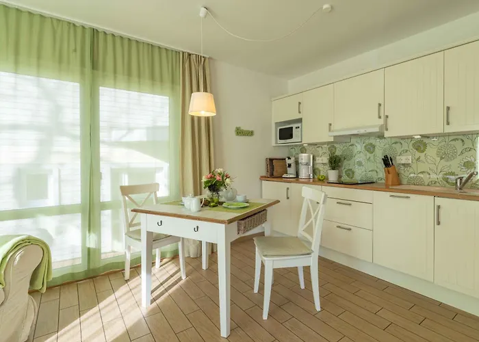 Seaside Apartments - Dreamy Green